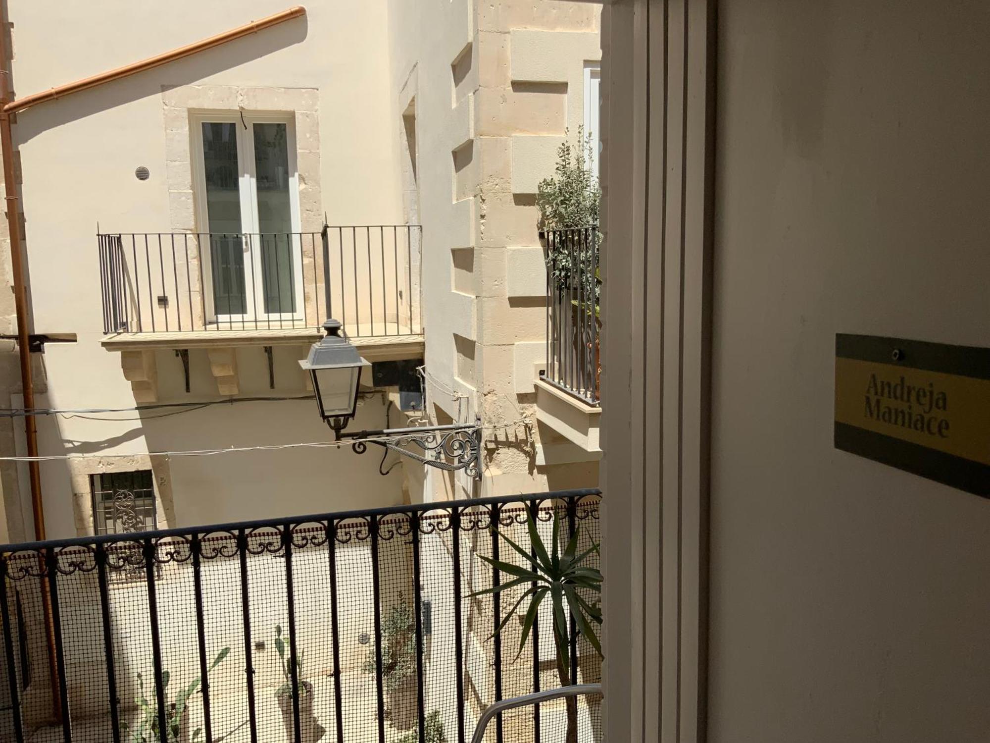 Andreja Maniace Apartman Szirakúza Kültér fotó